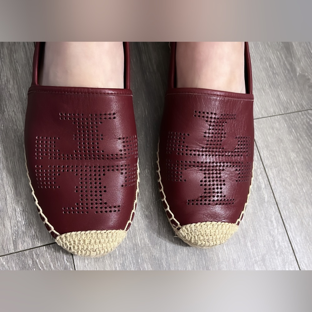 Tory Burch Perforated Logo Flat Espadrille Red Agate Leather Size 8